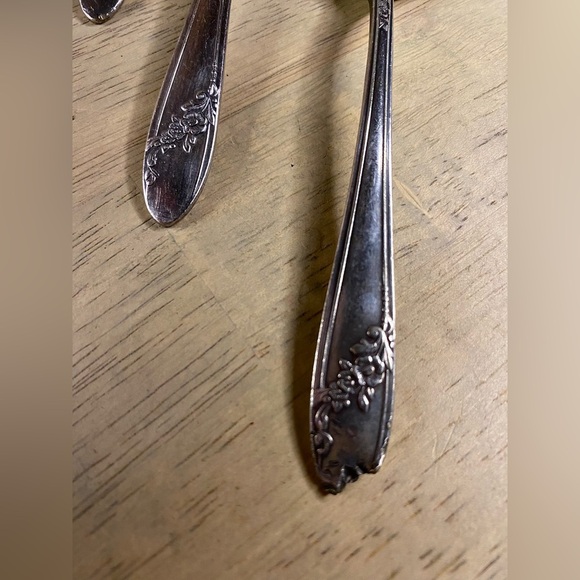 Oneida Tudor Plate Queen Bess II Silverplate Flatware Set - 15 Pcs Vintage 1946 - Picture 4 of 13